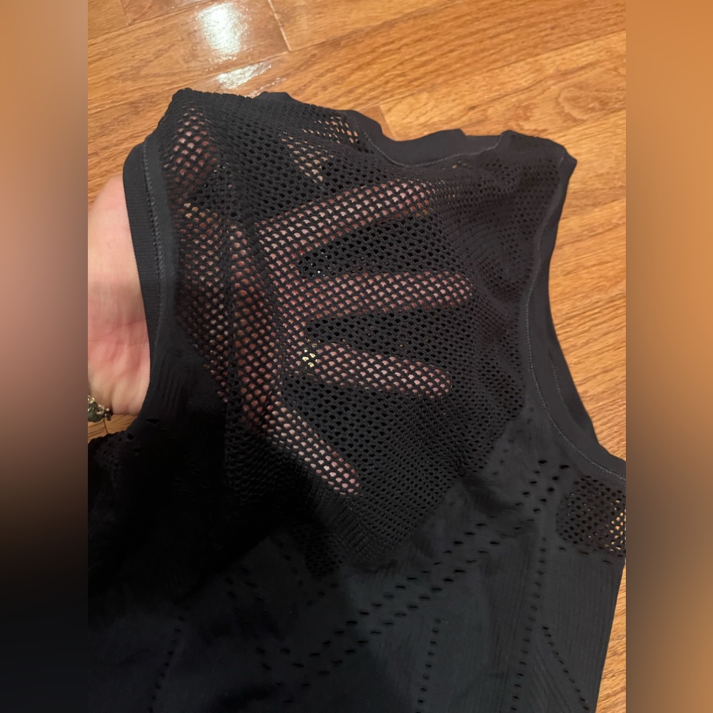 ATHLETA form fitting mesh blend workout tops black & white set nwot size small - Picture 3 of 7